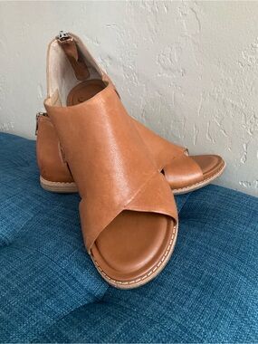 Sofft Tan Leather Crossover Open-Toe Sandals